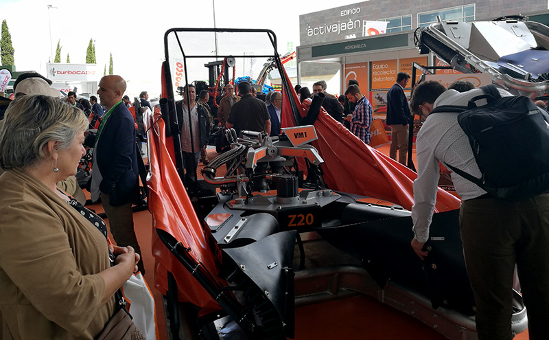 agromelca_collector_equipment_in_expoliva_2017